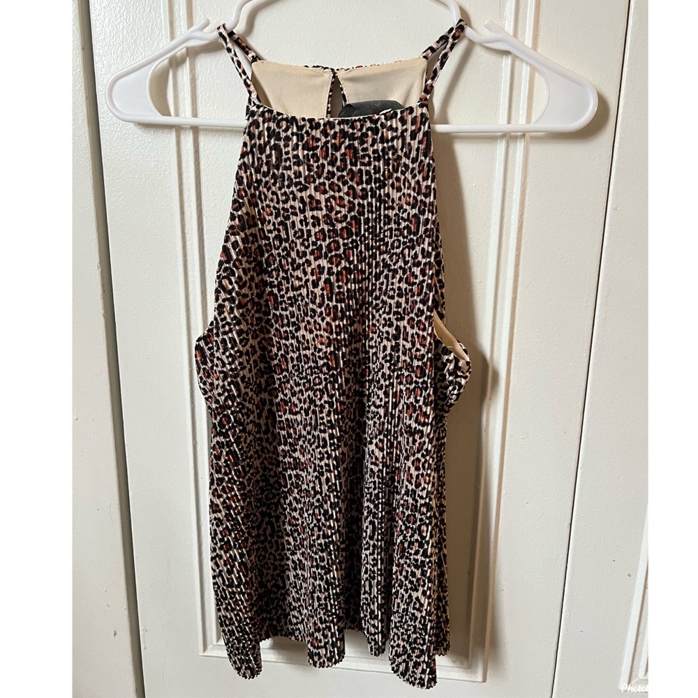 Cute pleated leopard tank top! Dress up or down!